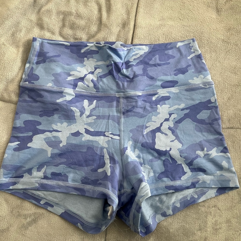 Fleo Medium THO shorts. EUC!